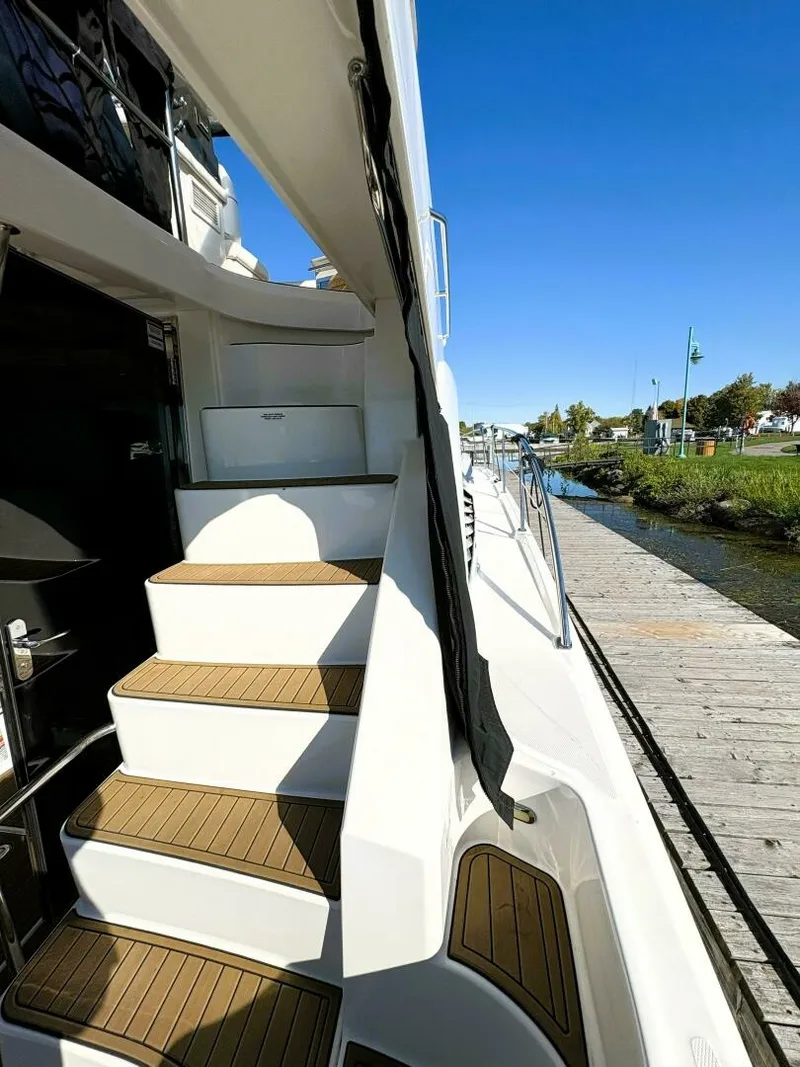 Slide: The Image of 2008 Sea Ray 47 SEDAN BRIDGE 47 - 7832743