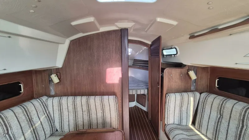 Slide: The Image of 1984 Mirage Yachts 35 35 - 7832987