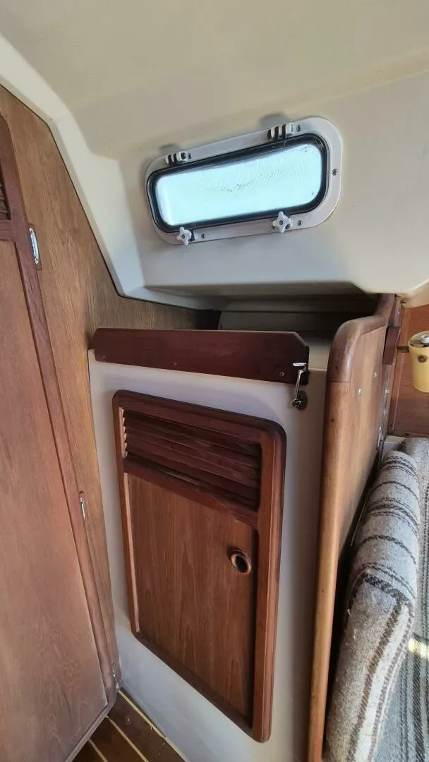 Slide: The Image of 1984 Mirage Yachts 35 35 - 7832992