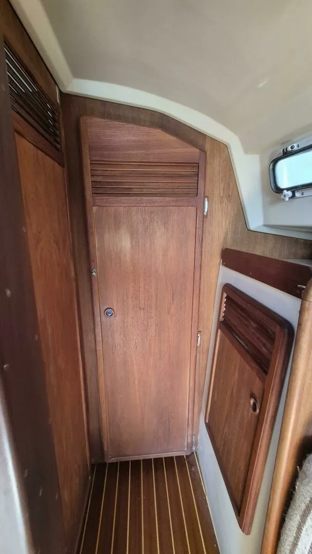 Slide: The Image of 1984 Mirage Yachts 35 35 - 7832991