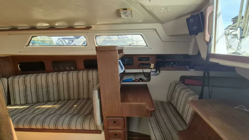 Slide: The Image of 1984 Mirage Yachts 35 35 - 7832977