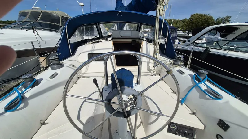 Slide: The Image of 1984 Mirage Yachts 35 35 - 7832972