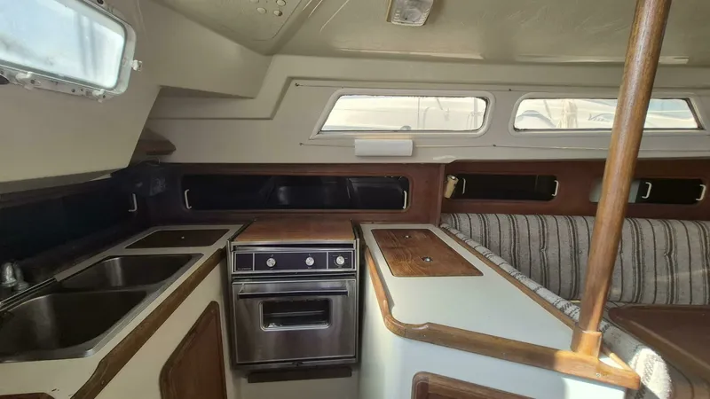 Slide: The Image of 1984 Mirage Yachts 35 35 - 7832976