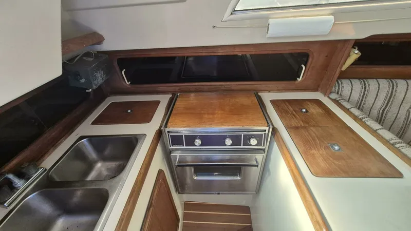 Slide: The Image of 1984 Mirage Yachts 35 35 - 7832978