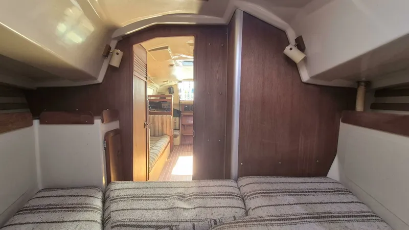 Slide: The Image of 1984 Mirage Yachts 35 35 - 7832990