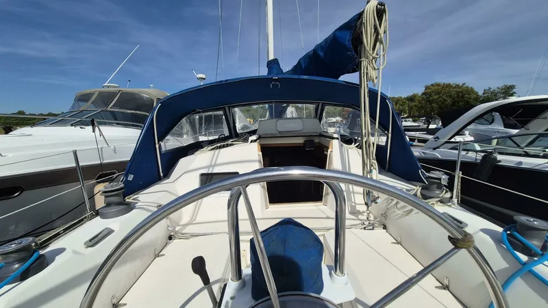 Slide: The Image of 1984 Mirage Yachts 35 35 - 7832971