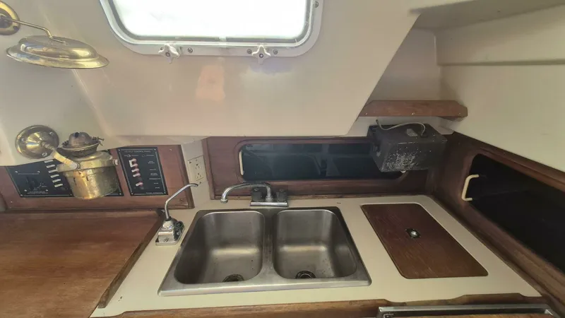 Slide: The Image of 1984 Mirage Yachts 35 35 - 7832979