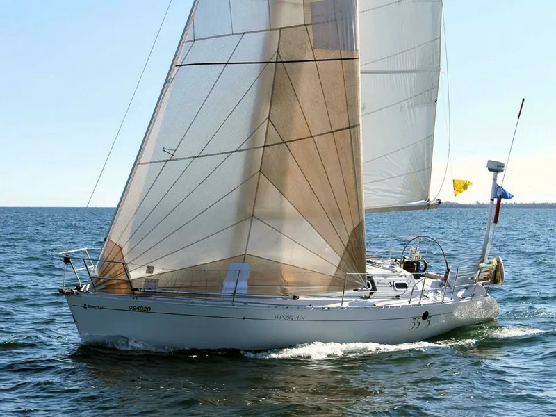 The Image of 1989 Beneteau FIRST 35s5 36 - 7833060