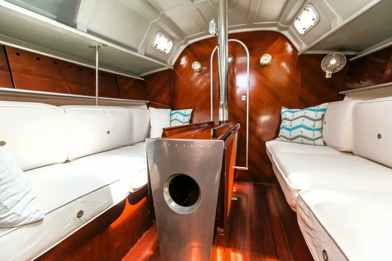 Slide: The Image of 1989 Beneteau FIRST 35s5 36 - 7833081