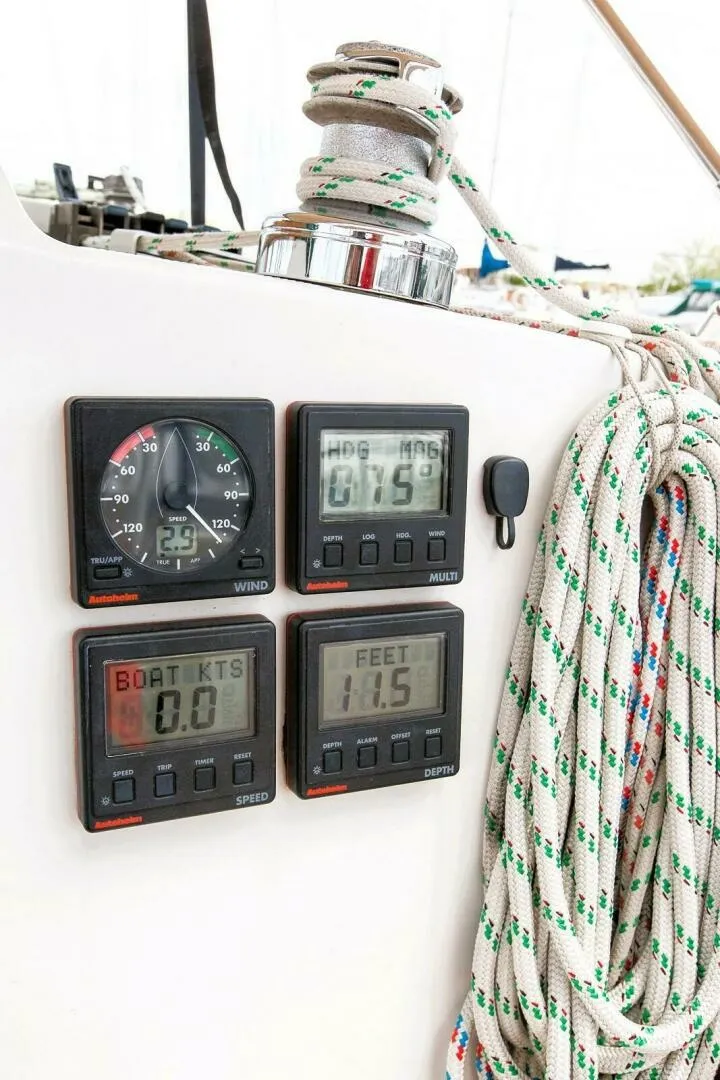 Slide: The Image of 1989 Beneteau FIRST 35s5 36 - 7833074