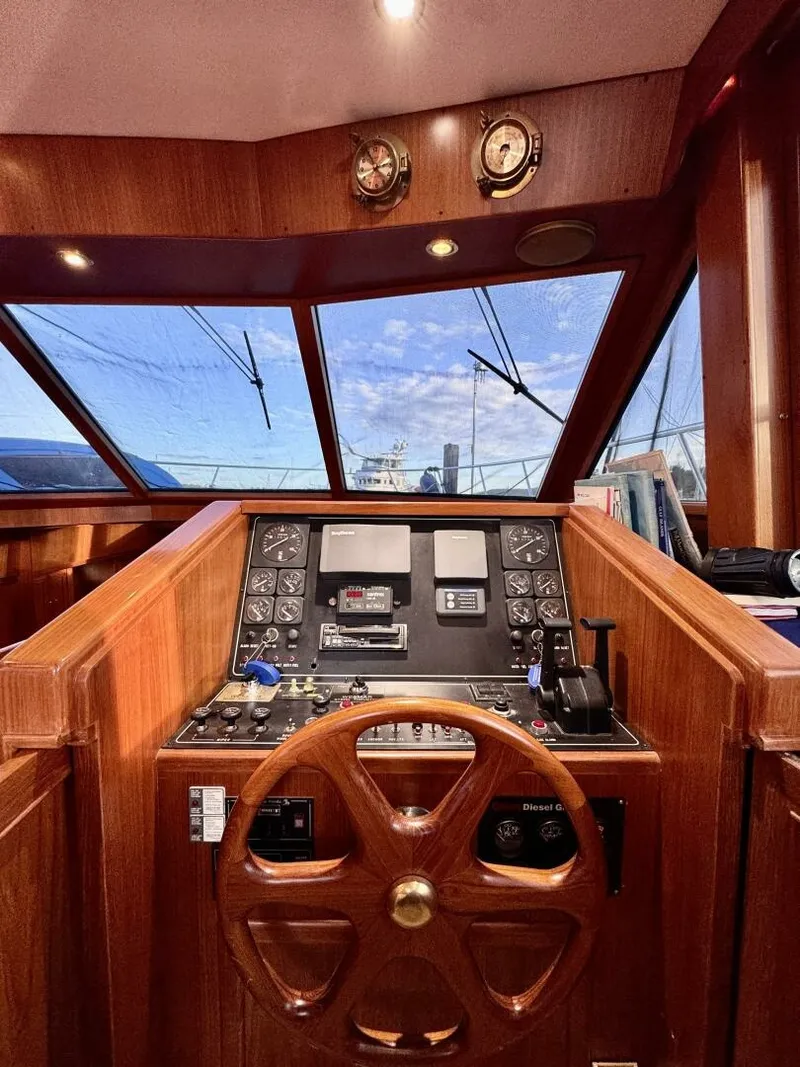 Slide: The Image of 1997 Camargue Yachtfisher 48 - 7833135