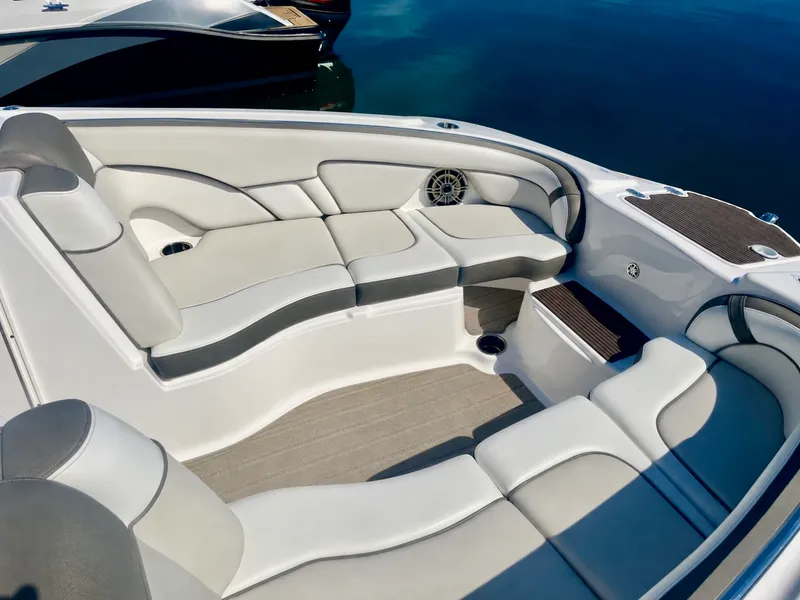 Slide: The Image of 2013 Yamaha Boats 242 Limited S 24 - 7833160