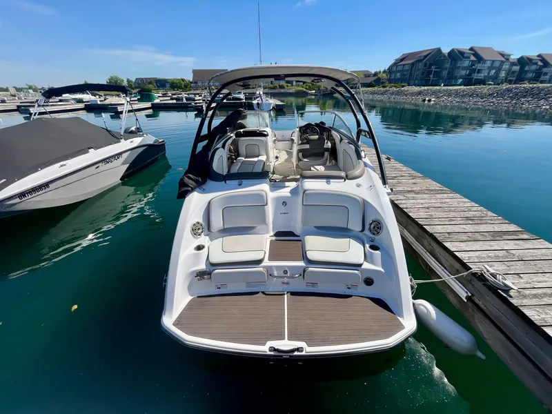 Slide: The Image of 2013 Yamaha Boats 242 Limited S 24 - 7833151