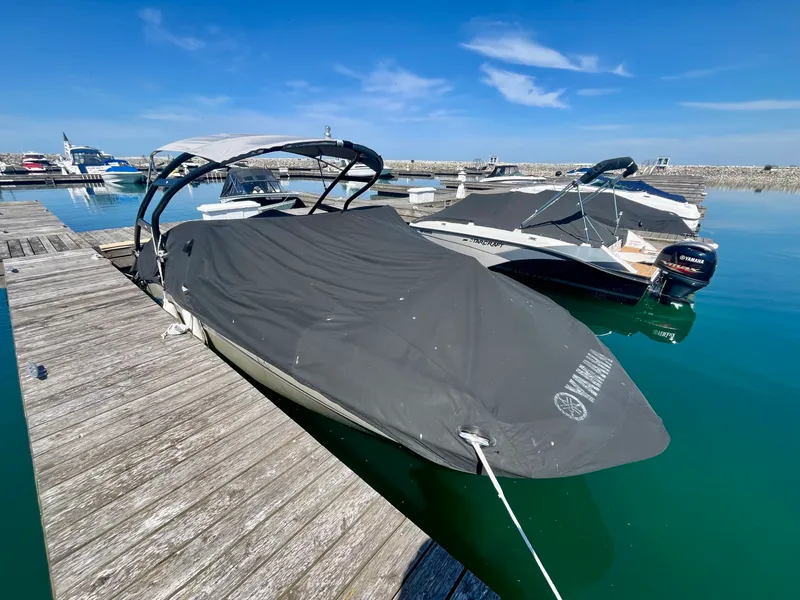 Slide: The Image of 2013 Yamaha Boats 242 Limited S 24 - 7833172