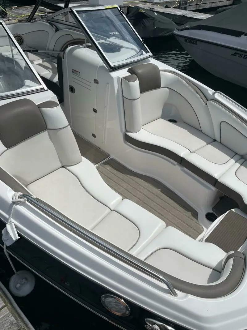 Slide: The Image of 2013 Yamaha Boats 242 Limited S 24 - 7833161