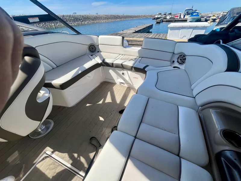 Slide: The Image of 2013 Yamaha Boats 242 Limited S 24 - 7833155
