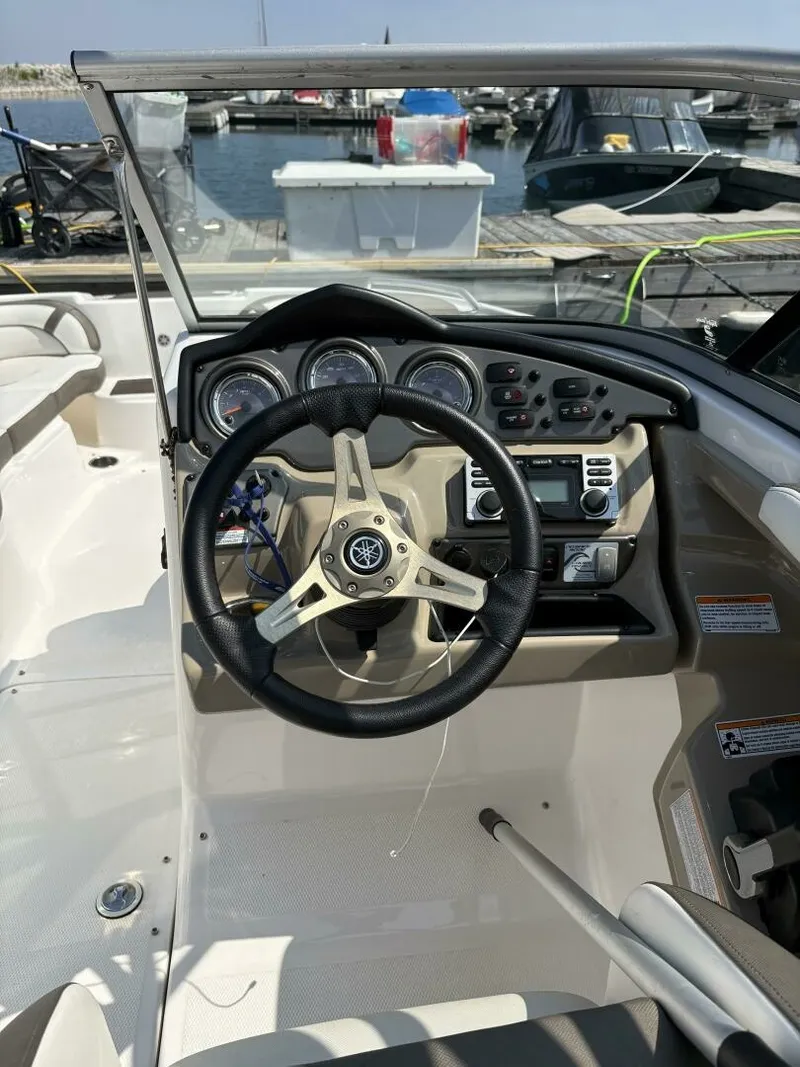 Slide: The Image of 2013 Yamaha Boats 242 Limited S 24 - 7833168