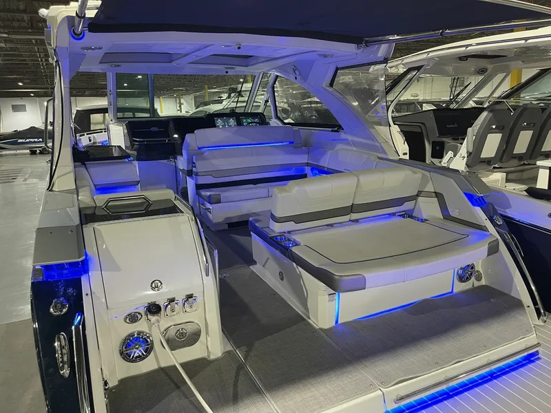 Slide: The Image of 2020 Formula 380 Super Sport Crossover I/O 38 - 7833316