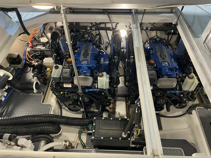 Slide: The Image of 2020 Formula 380 Super Sport Crossover I/O 38 - 7833343