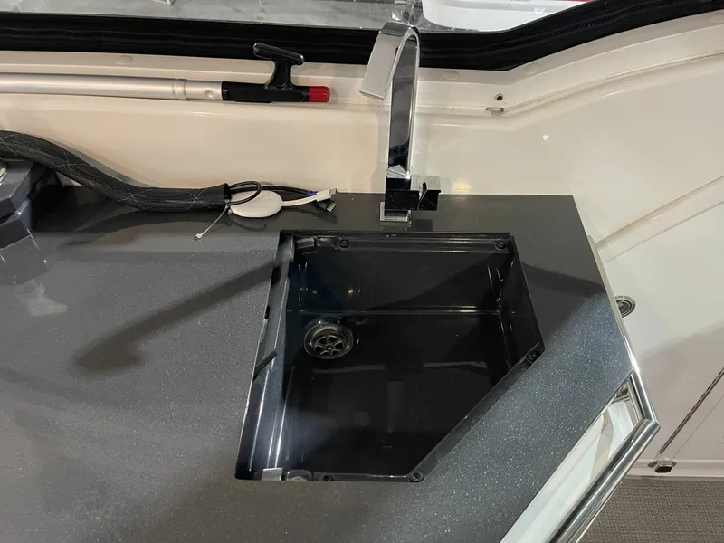 Slide: The Image of 2020 Formula 380 Super Sport Crossover I/O 38 - 7833274