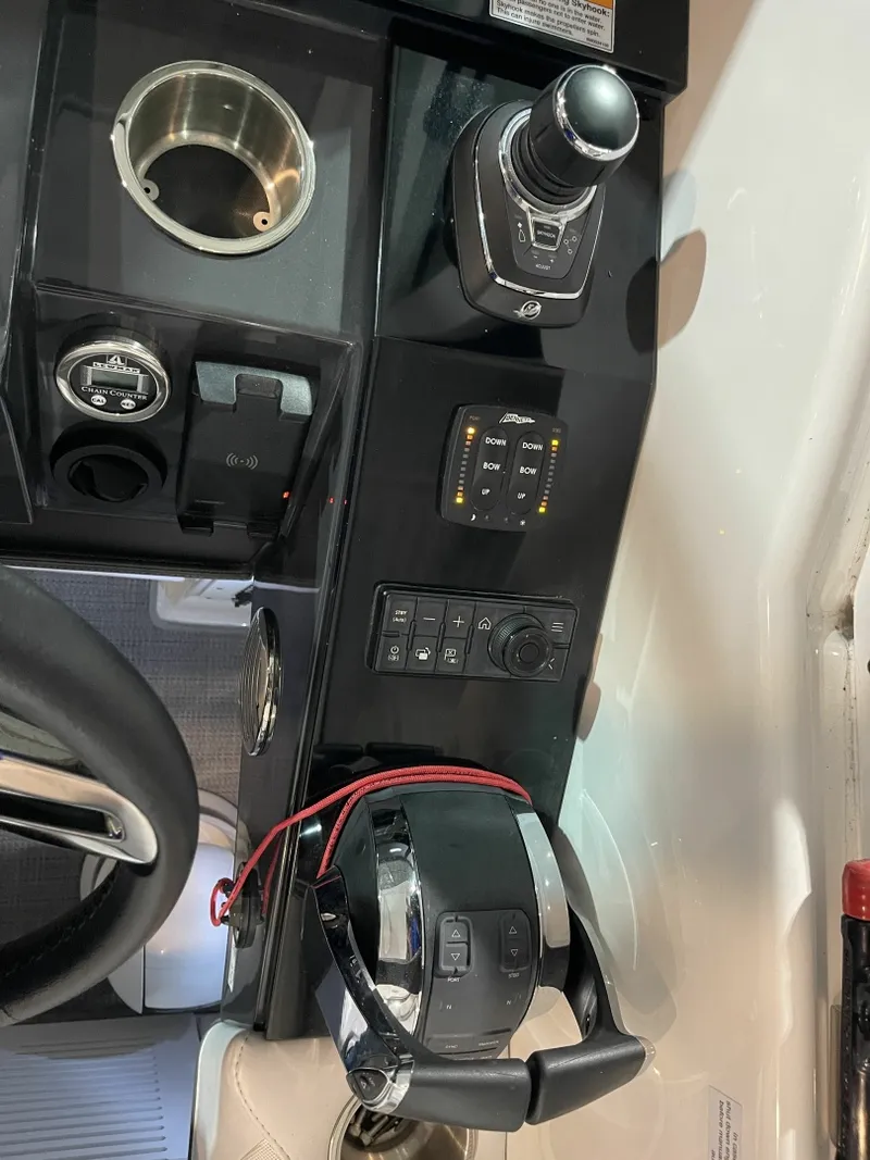 Slide: The Image of 2020 Formula 380 Super Sport Crossover I/O 38 - 7833284