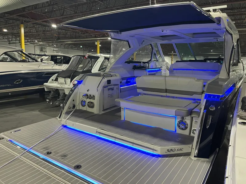 Slide: The Image of 2020 Formula 380 Super Sport Crossover I/O 38 - 7833241