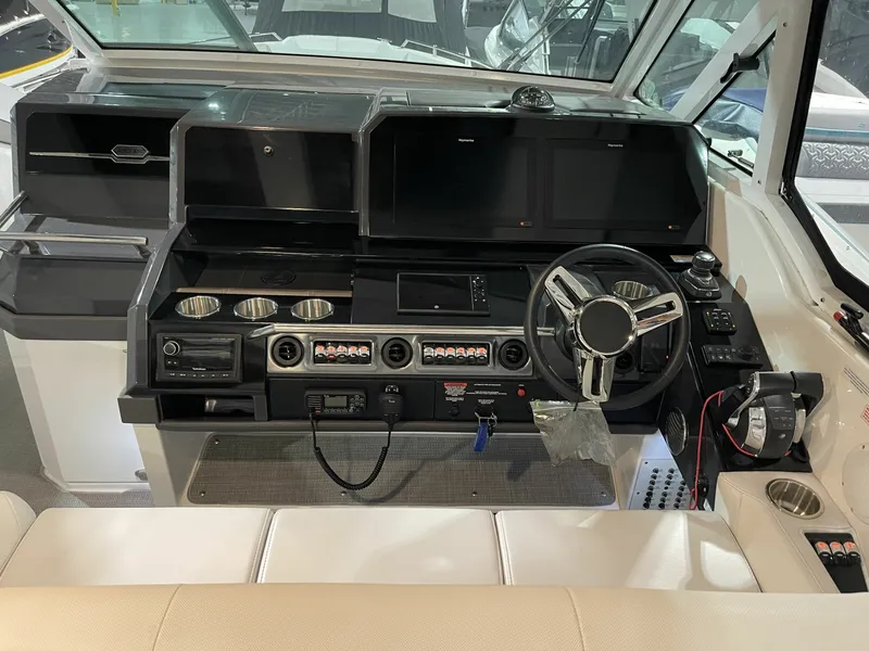 Slide: The Image of 2020 Formula 380 Super Sport Crossover I/O 38 - 7833280