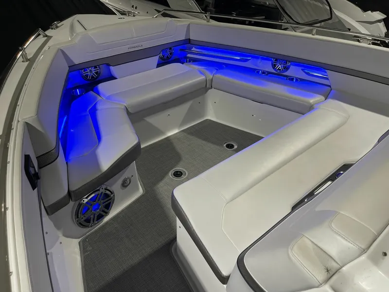 Slide: The Image of 2020 Formula 380 Super Sport Crossover I/O 38 - 7833317
