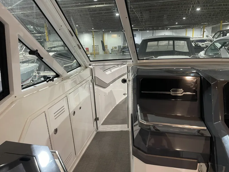 Slide: The Image of 2020 Formula 380 Super Sport Crossover I/O 38 - 7833301