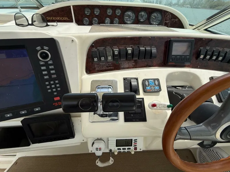 Slide: The Image of 1996 Sea Ray 370 Sundancer 37 - 7833410