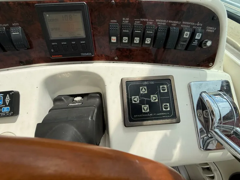 Slide: The Image of 1996 Sea Ray 370 Sundancer 37 - 7833414