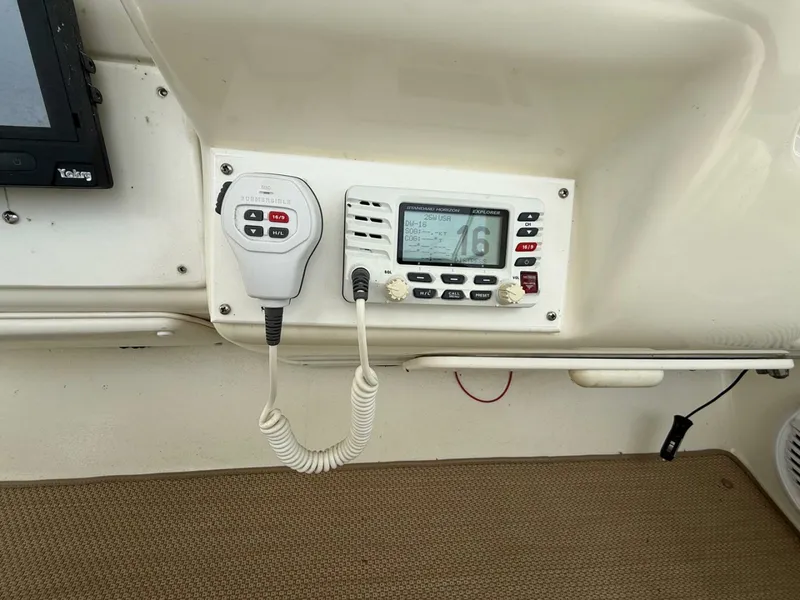 Slide: The Image of 1996 Sea Ray 370 Sundancer 37 - 7833409