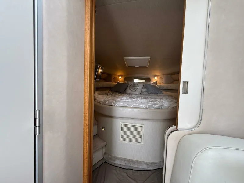 Slide: The Image of 1996 Sea Ray 370 Sundancer 37 - 7833426