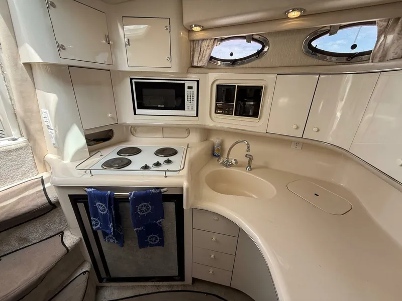 Slide: The Image of 1996 Sea Ray 370 Sundancer 37 - 7833438