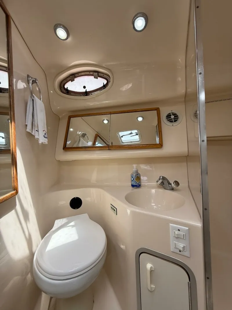 Slide: The Image of 1996 Sea Ray 370 Sundancer 37 - 7833435