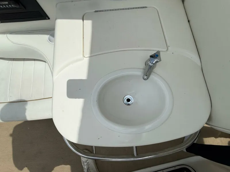 Slide: The Image of 1996 Sea Ray 370 Sundancer 37 - 7833400