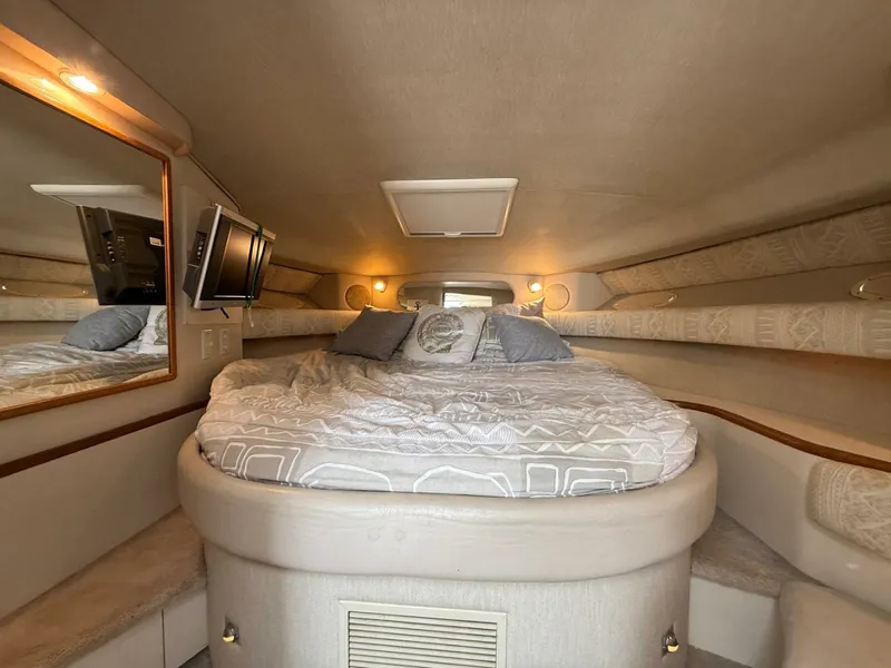 Slide: The Image of 1996 Sea Ray 370 Sundancer 37 - 7833427