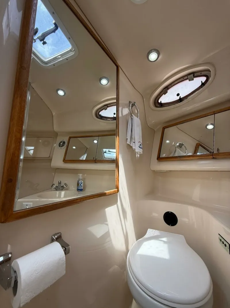 Slide: The Image of 1996 Sea Ray 370 Sundancer 37 - 7833436