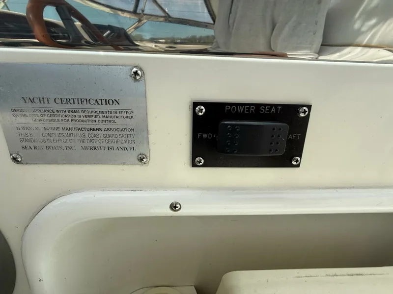 Slide: The Image of 1996 Sea Ray 370 Sundancer 37 - 7833417