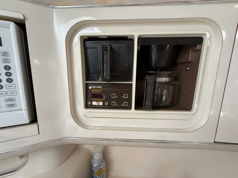 Slide: The Image of 1996 Sea Ray 370 Sundancer 37 - 7833439