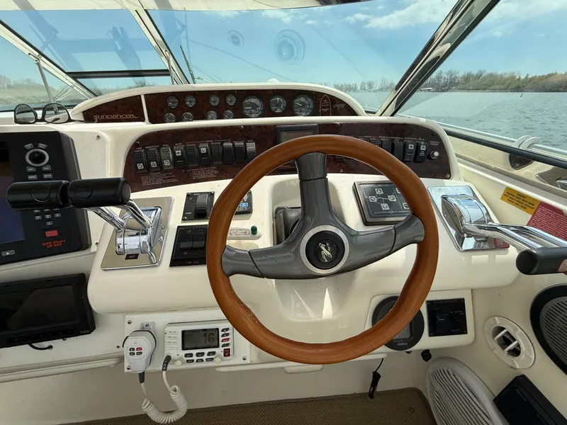Slide: The Image of 1996 Sea Ray 370 Sundancer 37 - 7833413
