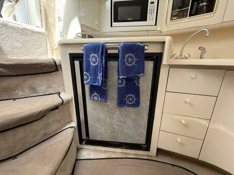 Slide: The Image of 1996 Sea Ray 370 Sundancer 37 - 7833442