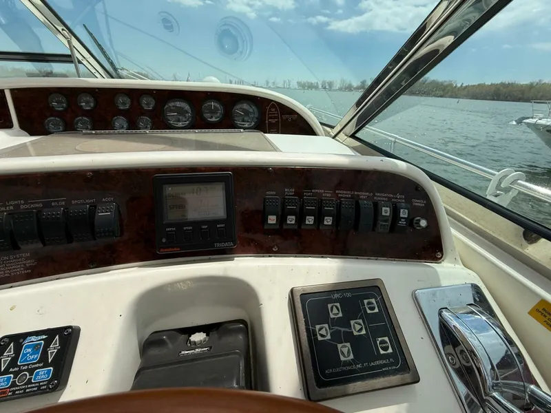 Slide: The Image of 1996 Sea Ray 370 Sundancer 37 - 7833412