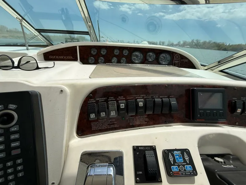 Slide: The Image of 1996 Sea Ray 370 Sundancer 37 - 7833411