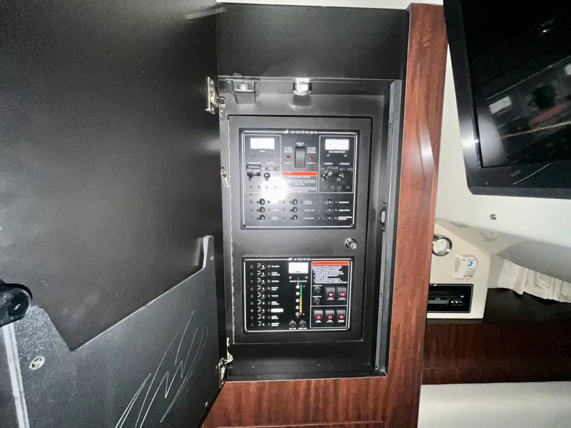 Slide: The Image of 2012 Monterey 320 Sport Yacht 32 - 7833675