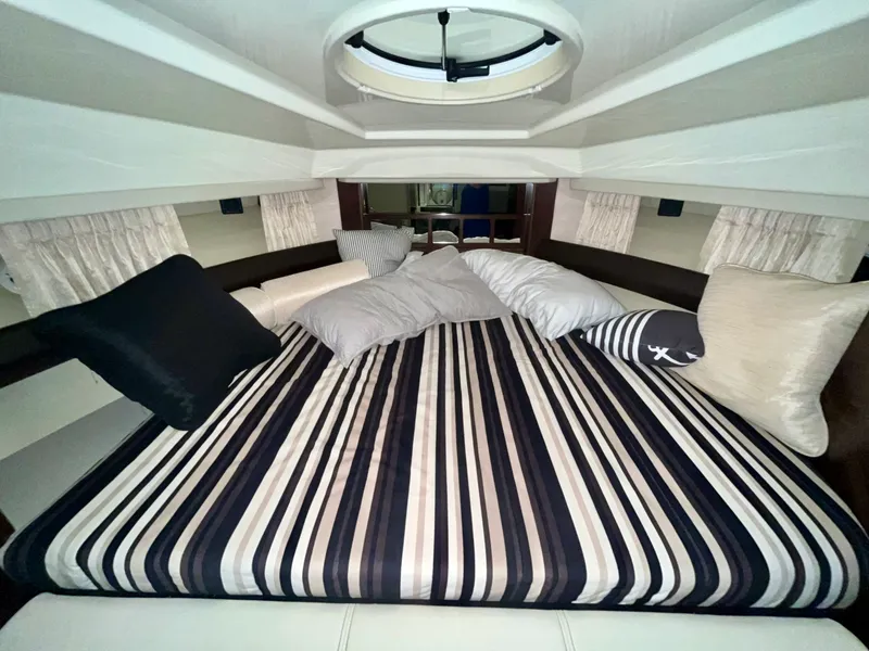 Slide: The Image of 2012 Monterey 320 Sport Yacht 32 - 7833671