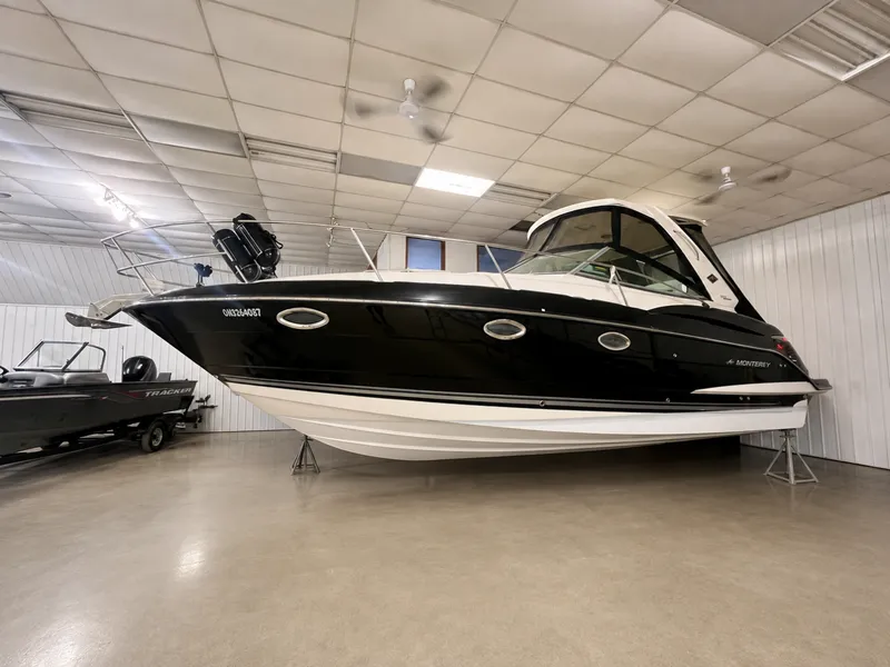The Image of 2012 Monterey 320 Sport Yacht 32 - 7833631