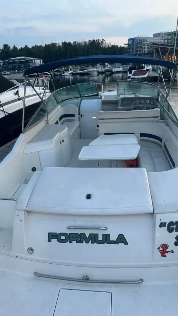 Slide: The Image of 1999 Formula 330 Sun Sport 33 - 7833692