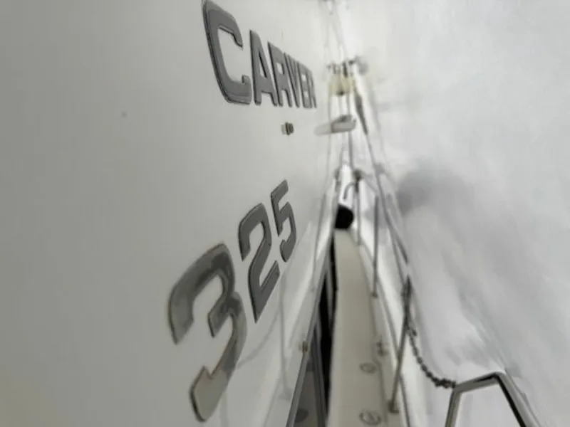 Slide: The Image of 1995 Carver 325 Motor Yacht 32 - 7833752