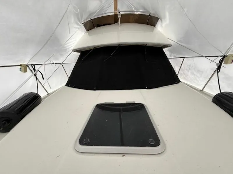 Slide: The Image of 1995 Carver 325 Motor Yacht 32 - 7833757